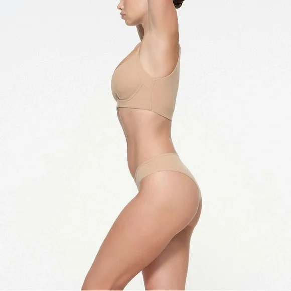 NWT BACK SMOOTHING FULL COVERAGE BRASKIMS